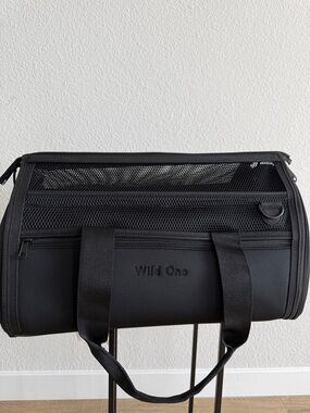 Wild One Pet Carrier in Black